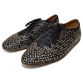 Derbies Saint Laurent con borchie in pelle nera