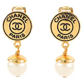 Pendientes de clip de perla falsa dorada CC de Chanel