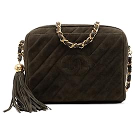 Bolsa de câmera em camurça matelassada diagonal verde CC da Chanel com tassel de diamante