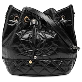 Borsa a secchiello con cordino in vitello invecchiato nero lucido CC di Chanel