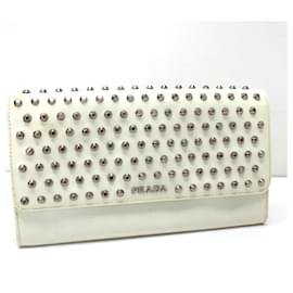 Cartera de cuero bi-fold larga Prada en blanco