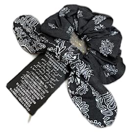 Scrunchie Saint Laurent Blanco y Negro