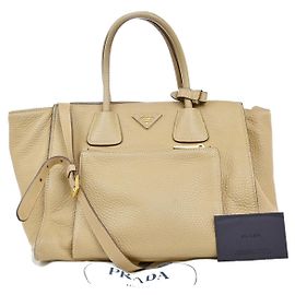 Bolso tote convertible Prada con bolsillo frontal en Vitello Daino