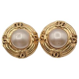 Chanel Vintage Round Clip-On Metal con Faux Pearl