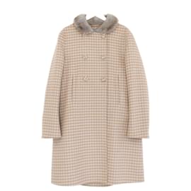 Abrigo de lana a cuadros Prada Otoño 2015 con cuello de piel