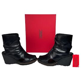Autre Marque Stivali aperti in pelle nera Issey Miyake vintage