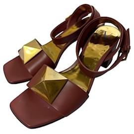 Sandali in pelle di vitello Rockstud Valentino Garavani