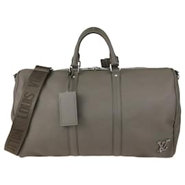 Bolso Keepall Bandoulier 50 de cuero Aerogram en color caqui de Louis Vuitton