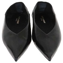 Schwarze Lackleder Ballerinas Carolyn mit spitzem Zehenbereich von Saint Laurent