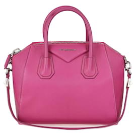 Kleine Antigona-Handtasche aus magentafarbenem Leder von Givenchy