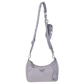 Borsa Baguette Re-Edition 2005 in Re-Nylon lilla e pelle Saffiano di Prada