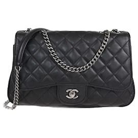Bolso de flap de cuero acolchado negro de doble compartimento Chanel