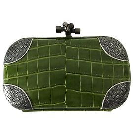 Pochette Bottega Veneta Knot in Coccodrillo Verde con Chiusure e Angoli in Argento Vera