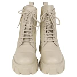 Stivali da combattimento Monolith in pelle e nylon beige di Prada