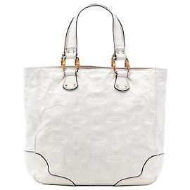 Borsa Gucci in pelle bianca con manico in bambù e dettaglio a morsetto