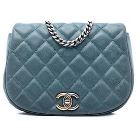Chanel Blu Piccola Borsa Trapuntata in Caviar con Patta per Tasca Casual