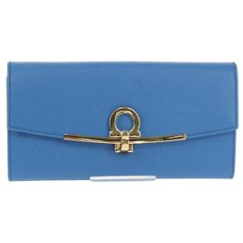Cartera Continental de Cuero Gancini con Solapa Salvatore Ferragamo Larga
