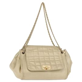 CHANEL Choco Bar Schultertasche aus Leder mit goldener CC-Kette Auth 145942