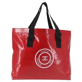 CHANEL Sac Tote Étanche en Vinyle Rouge CC Auth mr1520