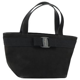 Borsa a mano Vala in suede nero e oro Salvatore Ferragamo Auth BA7982
