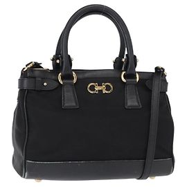 Borsa a mano Gancini in nylon 2 in 1 nera e oro Auth 154686 di Salvatore Ferragamo