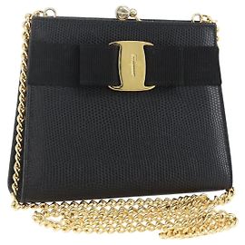 Borsa a Spalla Vala in Pelle Nera e Oro di Salvatore Ferragamo Auth 157062