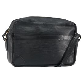 LOUIS VUITTON Epi Trocadero 27 Schultertasche Schwarz M52312 LV Auth 151092