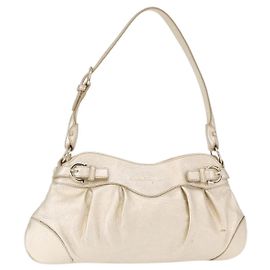 Borsa a Spalla Gancini in Pelle Dorata Auth 153960 di Salvatore Ferragamo