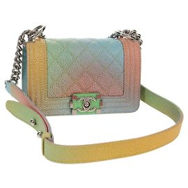 Borsa a Spalla Boy Chanel in Catena in Pelle Caviar Argento Arcobaleno CC Auth 147968SM