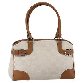 Borsa a mano Gancini in pelle avorio e oro Auth 147963 di Salvatore Ferragamo