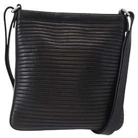 Borsa a Spalla Gancini in Pelle Nera e Argento di Salvatore Ferragamo Auth gh1244