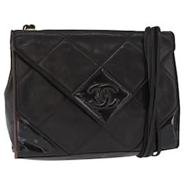 CHANEL Bolsa de Ombro Matelassé em Couro de Cordeiro Marrom Dourado CC Auth BA8409