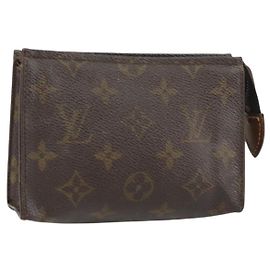 LOUIS VUITTON Poche Toilette Monogram 15 M47546 LV Auth bs31317