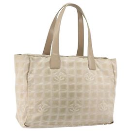CHANEL Nueva Bolsa Tote de Viaje Nylon Beige Oro CC Auth BA7759