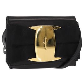 Bolso de Hombro Vala de Cuero Negro y Dorado Salvatore Ferragamo Auth ka135