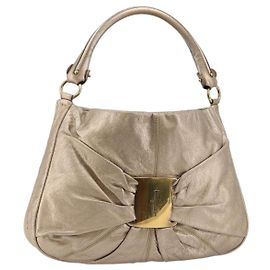 Borsa a Spalla Vala in Pelle Beige Oro Auth 142849 di Salvatore Ferragamo