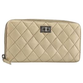 CHANEL 2.55 Langer Geldbeutel Matelassé aus Lammleder Gold CC Auth yk19525