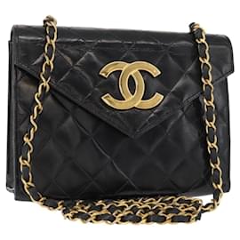 CHANEL Borsa a Spalla Matelassé in Pelle Nera con Catena Dorata CC Auth 156461