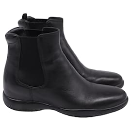 Botines Chelsea Prada en cuero negro