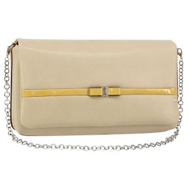 Borsa a Spalla Vala Chain in Pelle Beige Argento Auth BA8967 di Salvatore Ferragamo
