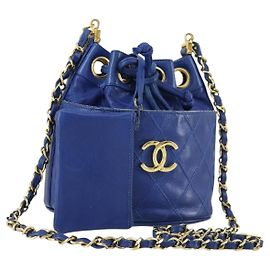 CHANEL Bicolor Schultertasche aus Lammleder Blau Gold CC Auth 154630