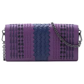 Cartera continental bordada en napa morada Intrecciato con cadena Bottega Veneta