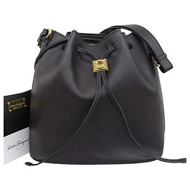 Borsa a spalla in pelle nera Salvatore Ferragamo