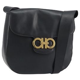 Bolsa de Ombro Gancini em Couro Preto e Dourado Salvatore Ferragamo Auth 156463