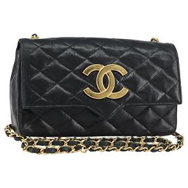 Borsa a spalla matelassé CHANEL in pelle di agnello nera con catena dorata CC Auth ki6227