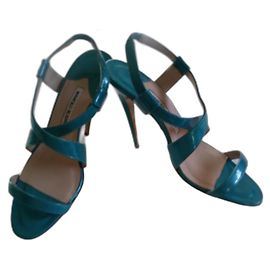 Manolo Blahnik Pumps aus Lackleder in Türkis 12 cm