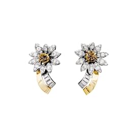 Autre Marque Orecchini, "Fiore", oro giallo, platino e diamanti.