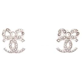 Orecchini Chanel Fiocco Metallo Argentato e Strass