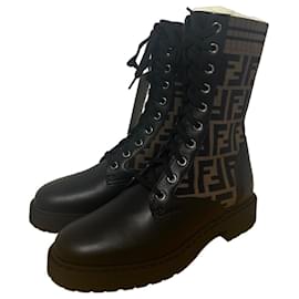 Fendi Rockoko Combat Stiefel aus schwarzem Leder