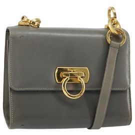 Borsa a spalla in pelle Gancini Chain di Salvatore Ferragamo, grigia e dorata, autentica bs32063